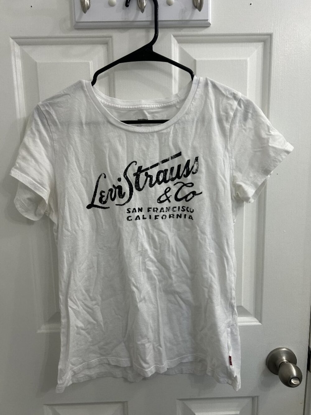 Levi's Graphic Tee - women's L